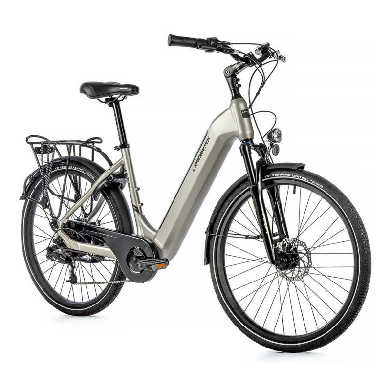 VELO ELECTRIQUE-VAE CITY 26 LEADER FOX LOTUS 2023 MIXTE ARGENT 7V MOTEUR ROUE AR BAFANG 36V 45Nm BATTERIE 15Ah (16,5'' - H43cm - TAILLE S - POUR ADULTE DE 158cm à 168cm)