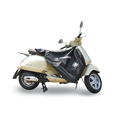 TABLIER COUVRE JAMBE TUCANO POUR PIAGGIO 125 VESPA GT, 125 VESPA GTS, 250 VESPA GTS, 300 VESPA GTS (R154-X) (TERMOSCUD) (SYSTEME ANTI-FLOTTEMENT SGAS)