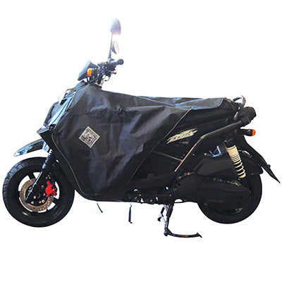 TUCANO LEG COVER APRON FOR KYMCO 50 AGILITY, 125 AGILITY - PEUGEOT 50 LUDIX, TKR - MBK 50 BOOSTER - YAMAHA 50 BWS, AEROX - PIAGGIO 50 NRG (R017-X) (TERMOSCUD) (SGAS ANTI-FLOATING SYSTEM)